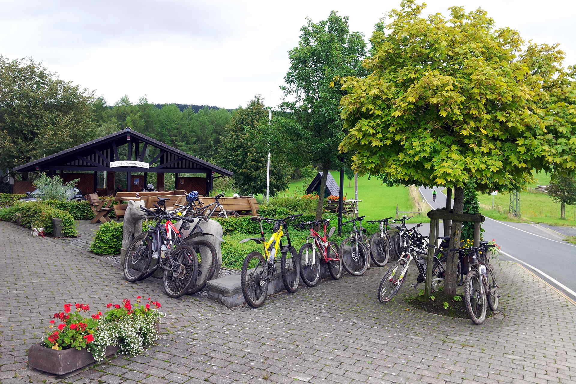 Der Landgasthof Rademacher - gern genutzter "Roadstop" bei den Radfahrern. Bild: altais.de