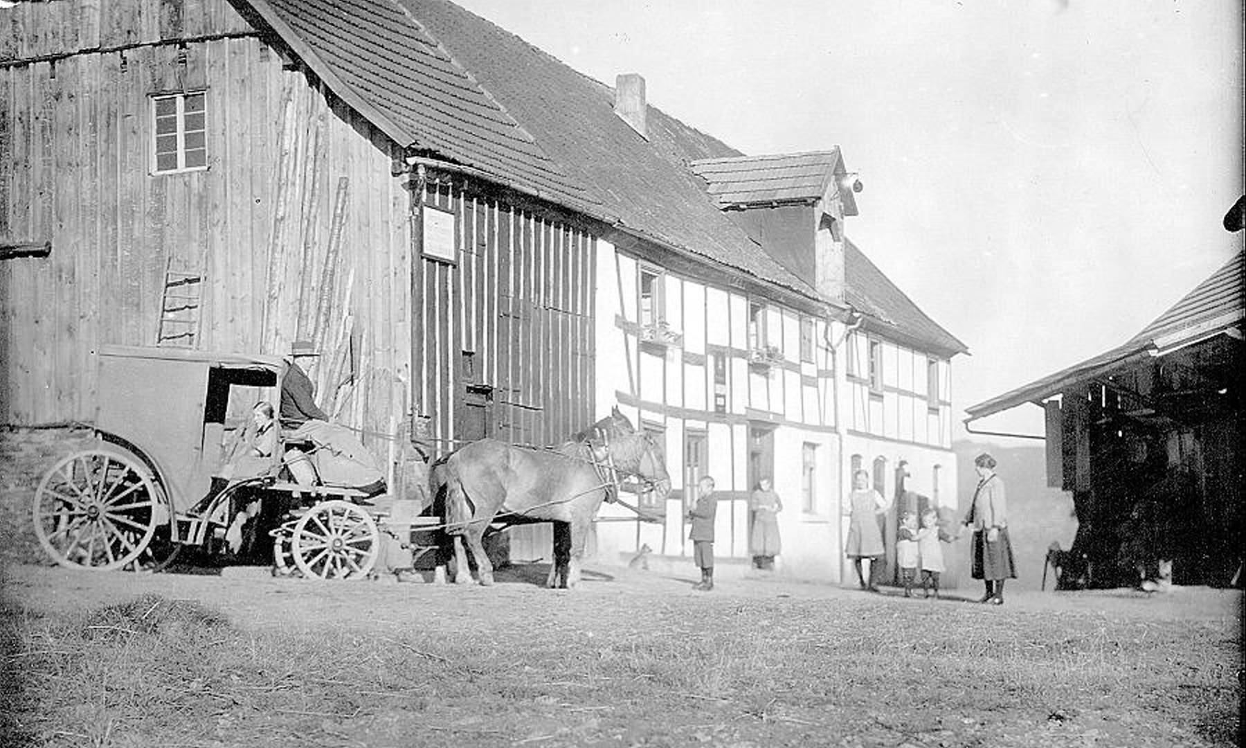 Der Hof Rademacher um 1930. (Bild aus dem Archiv des Landgasthofes Rademacher)